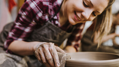 Zdjęcie zawodu Ceramiczka wyrobów ozdobnych